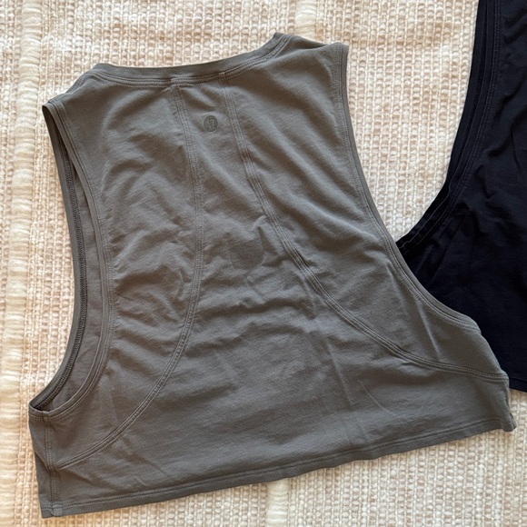 Lululemon Crop Tanks Black and Olive Green Size 4 - Picture 4 of 6